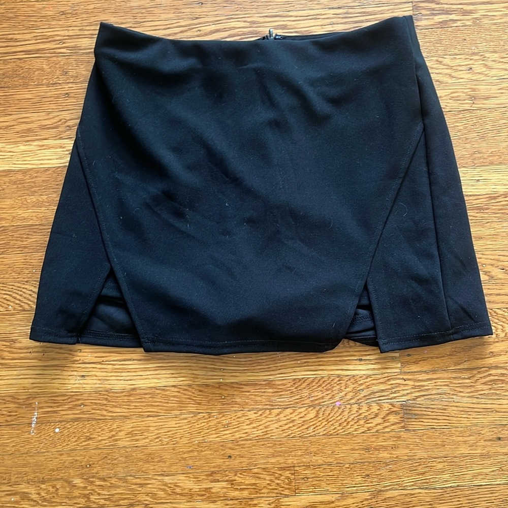 Black skort size large